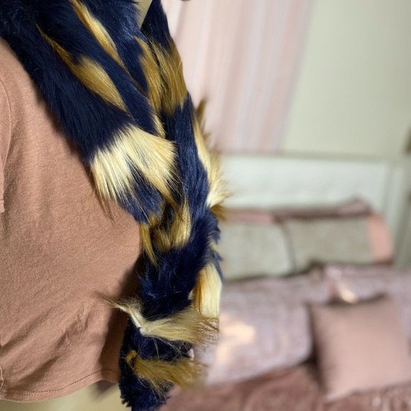 Heimish Scarf - Picture 2 of 6